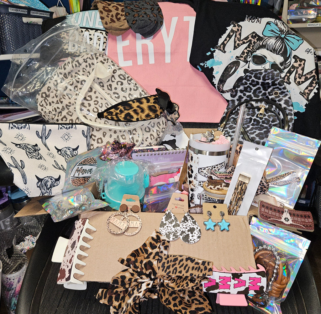 Mom/Boho-Cowgirl Mystery Bundle Box – 3 Scoops (40–60 Surprise Items)