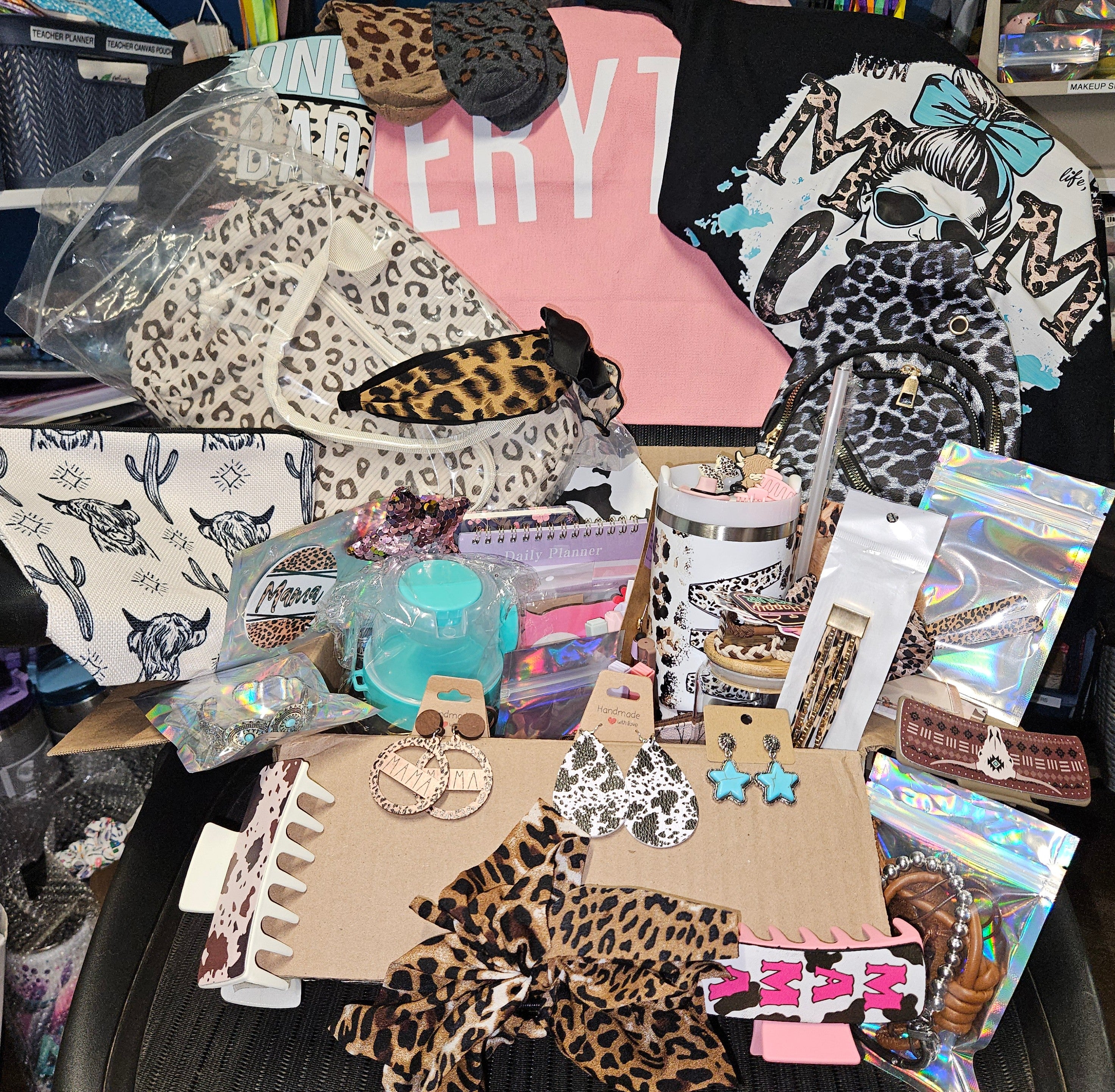 Mom/Boho-Cowgirl Mystery Bundle Box – 3 Scoops (40–60 Surprise Items)